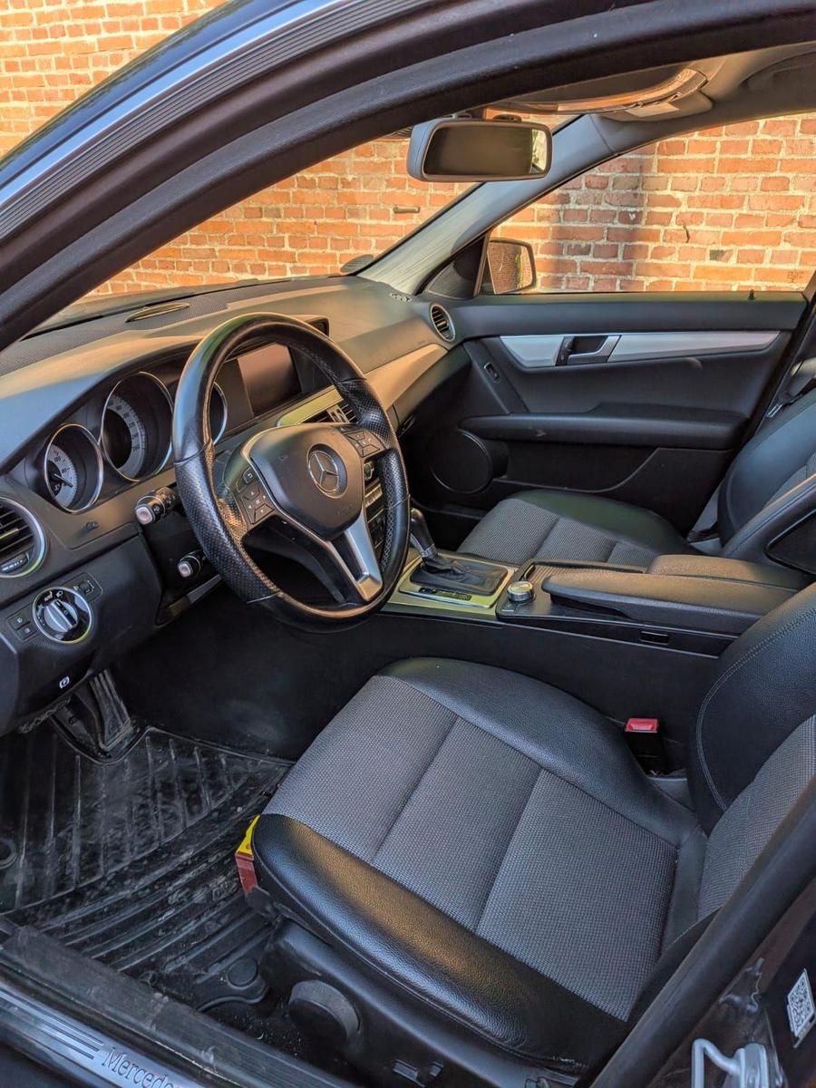Mercedes-Benz C220 2014 — photo 33