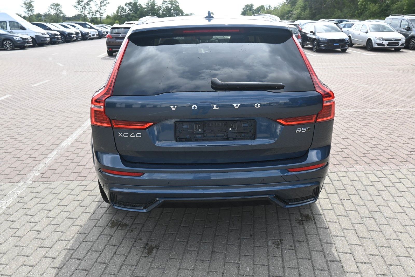 Fahrzeugabbildung Volvo XC60 B5 D Ultimate Dark AWD*B&W*LUFT*360°*STHZG*