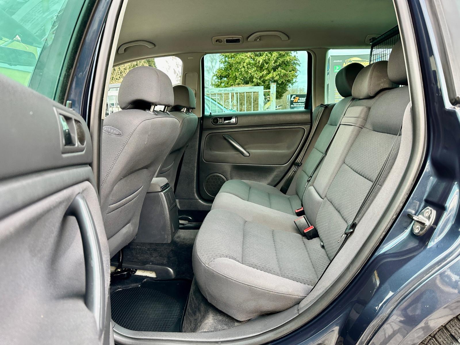 Volkswagen Passat 2004 — photo 12