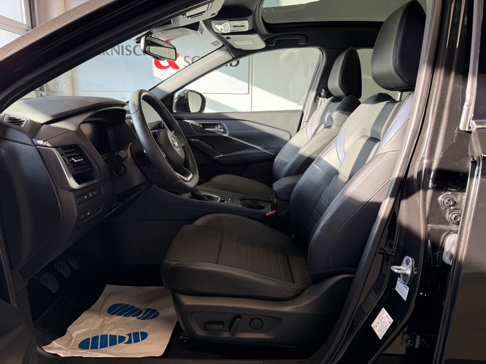 Fahrzeugabbildung Nissan Qashqai Tekna, 360° Kamera, Navi, WP, Panod.