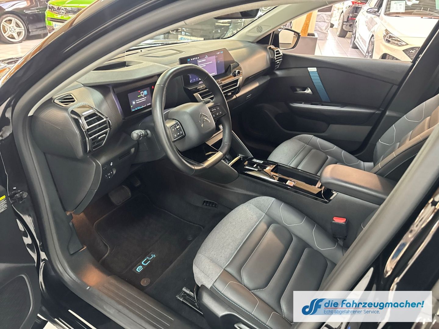 Fahrzeugabbildung Citroën C4 E- Shine HUD Navi 360 Kamera LED Apple CarPla