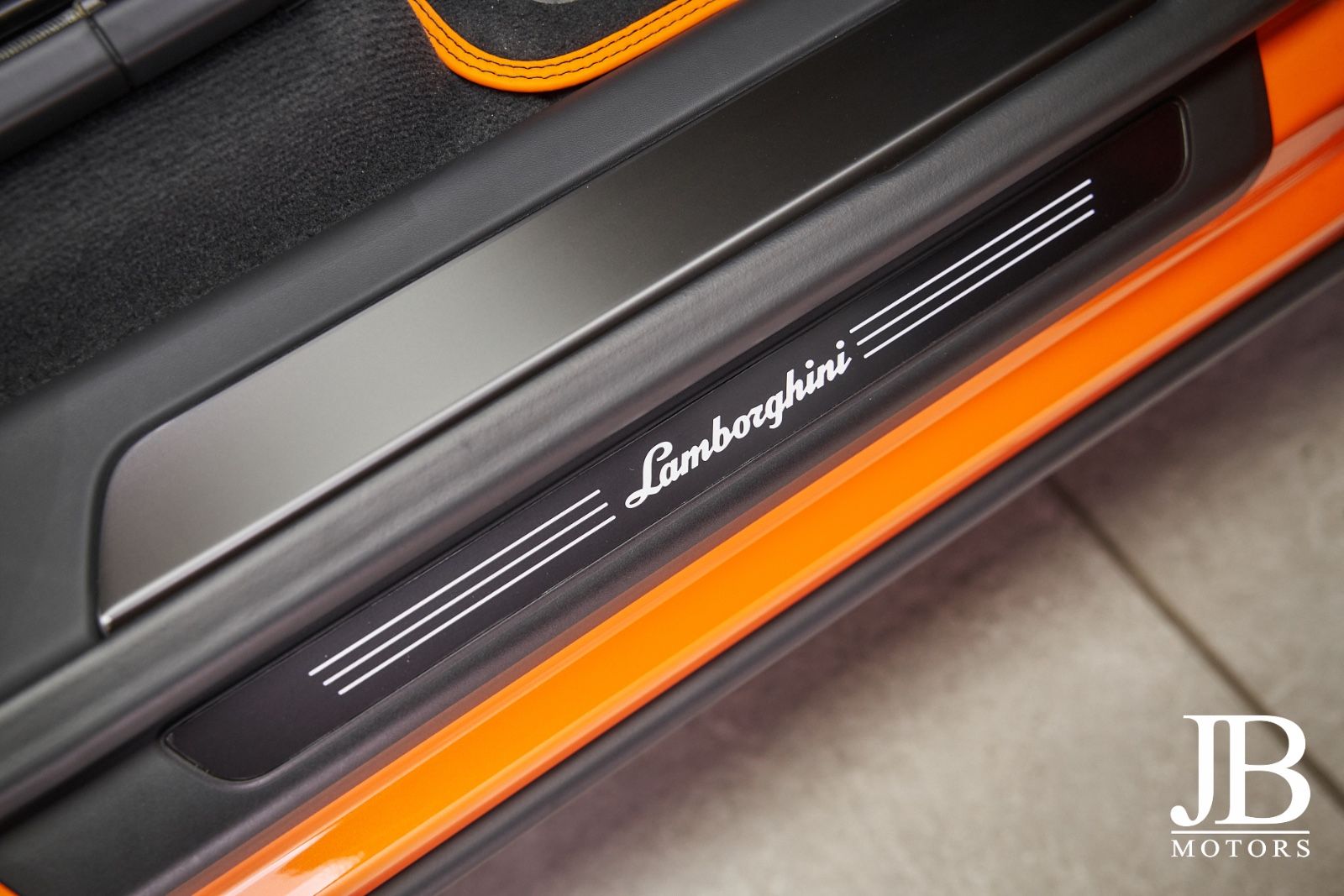 Fahrzeugabbildung Lamborghini Urus Performante Carbon Head-Up Akrapovic