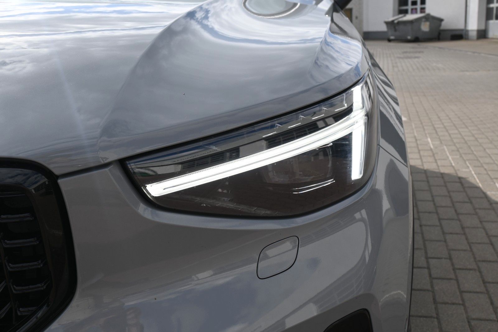 Fahrzeugabbildung Volvo XC40 B4 DKG Dark*PANO*STDHZG*360°*ACC*AHK*VOLL *