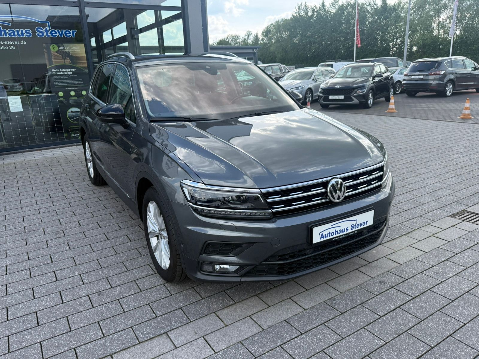 Fahrzeugabbildung Volkswagen Tiguan IQ.DRIVE PANO NAVI KLIMAAUTO SITZHEIZ AHK