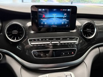 Mercedes V 220 - 12
