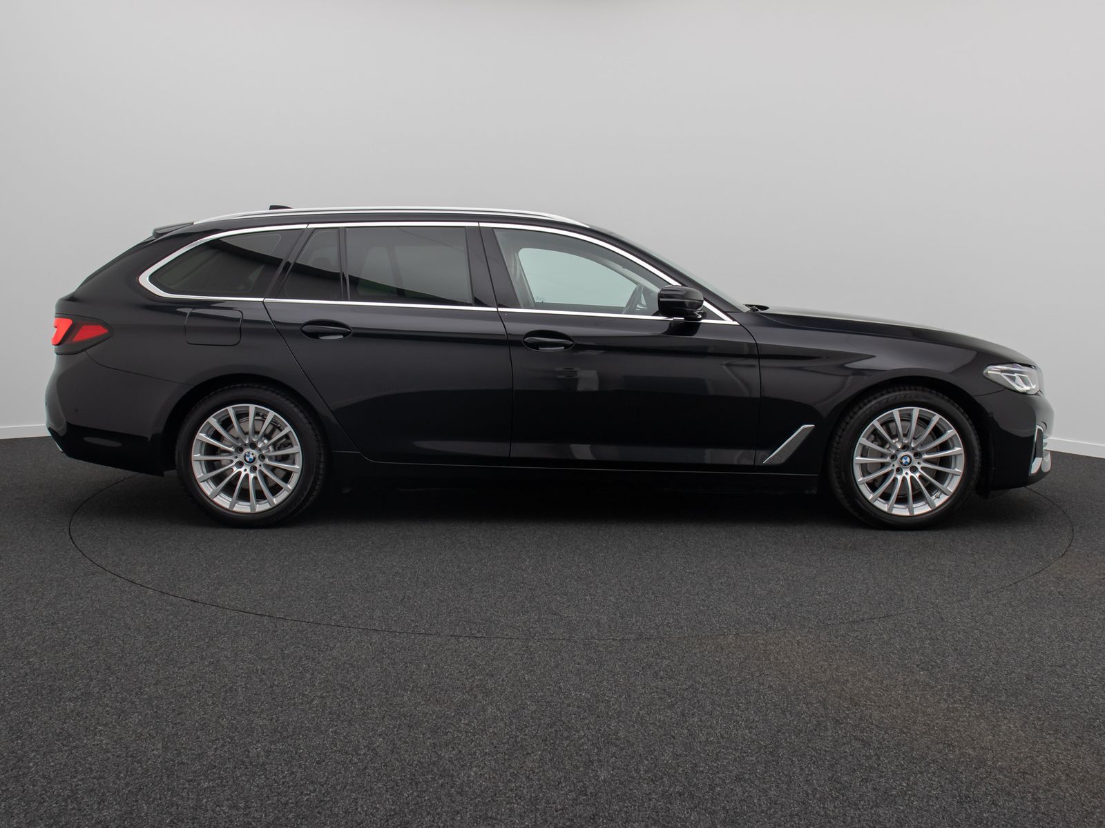 Fahrzeugabbildung BMW 530i xD Luxury Line DAB Kamera HUD HiFi Panorama
