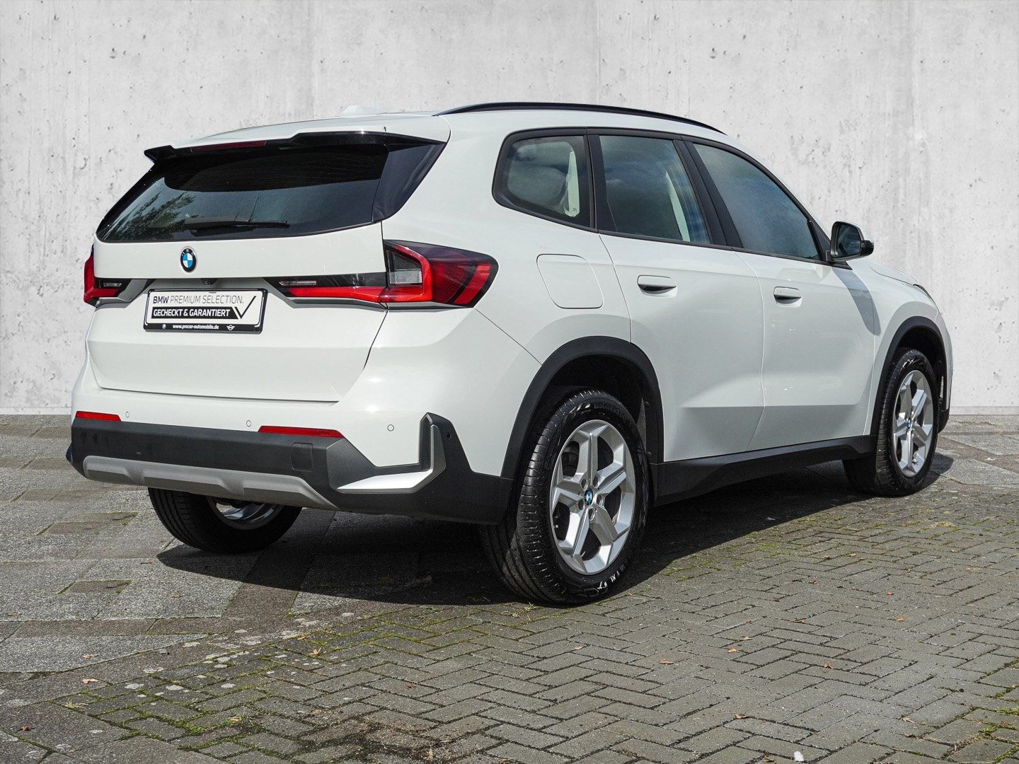 BMW X1 sDrive18i HUD RFK NAVI LED Sound Syst. DAB foto 2