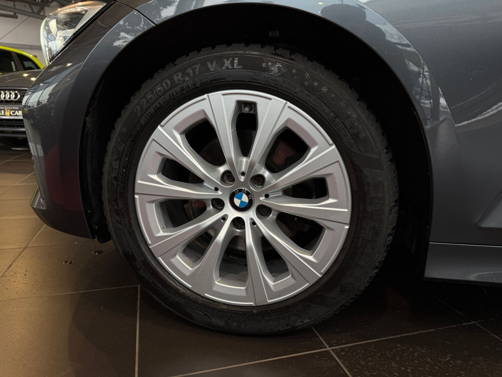 Fahrzeugabbildung BMW 320d Touring Advantage LED NAV SHZ ALU