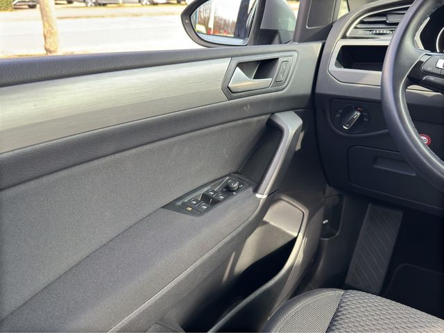 Touran 2.0 TDI Comfortline DSG SHZ NAVI AHK ACC