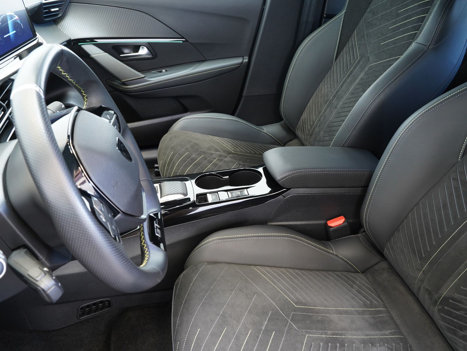 Fahrzeugabbildung Peugeot e-208 GT LED/NAVI/CARPLAY/DAB/11KW/SOH