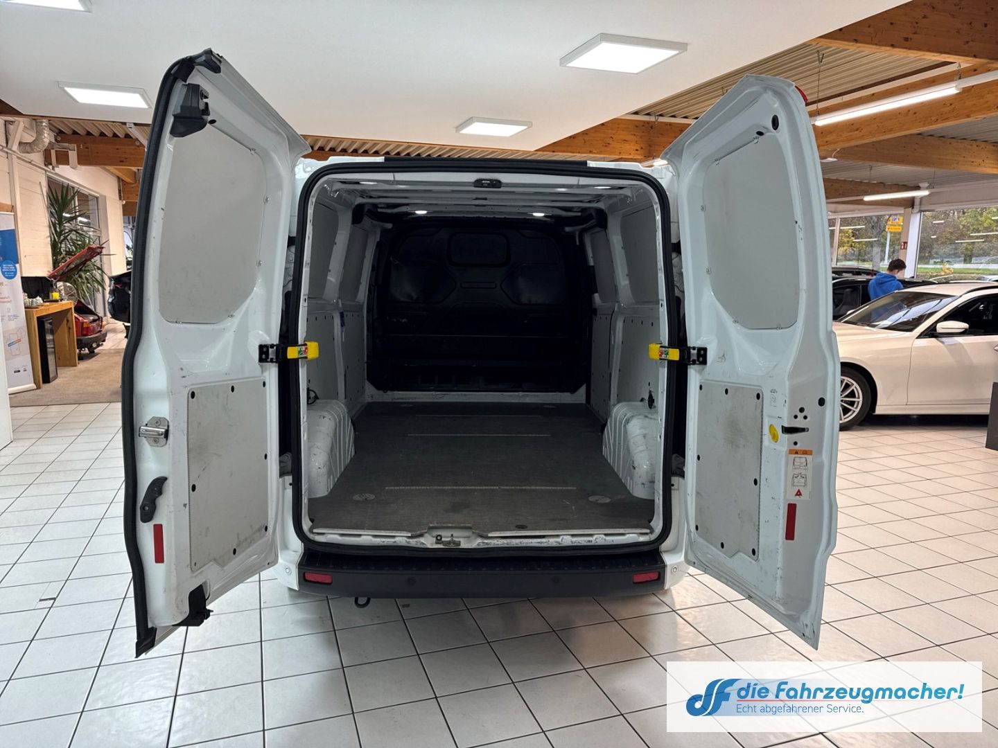 Fahrzeugabbildung Ford Transit Custom Kasten 320 L2 Trend DAB Notbremsa