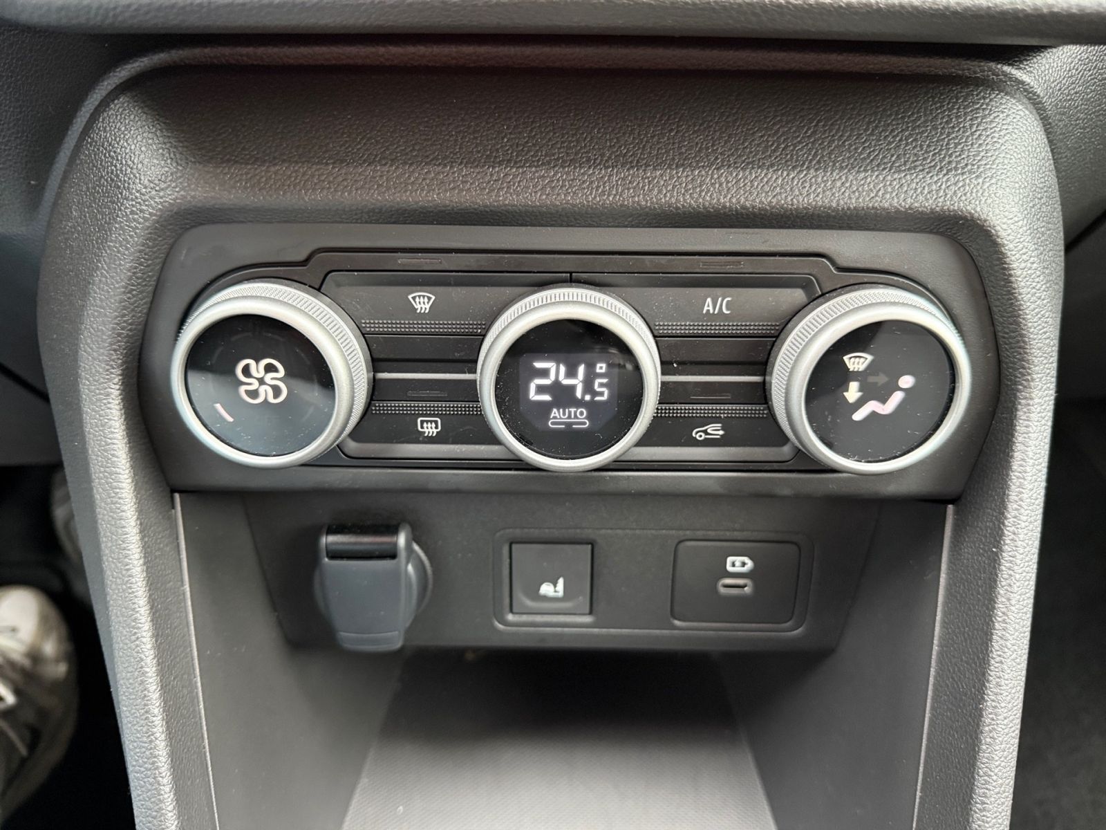 Fahrzeugabbildung Dacia Jogger 1.0 TCe 100 ECO-G Extreme+ *KAMERA*NAVI*