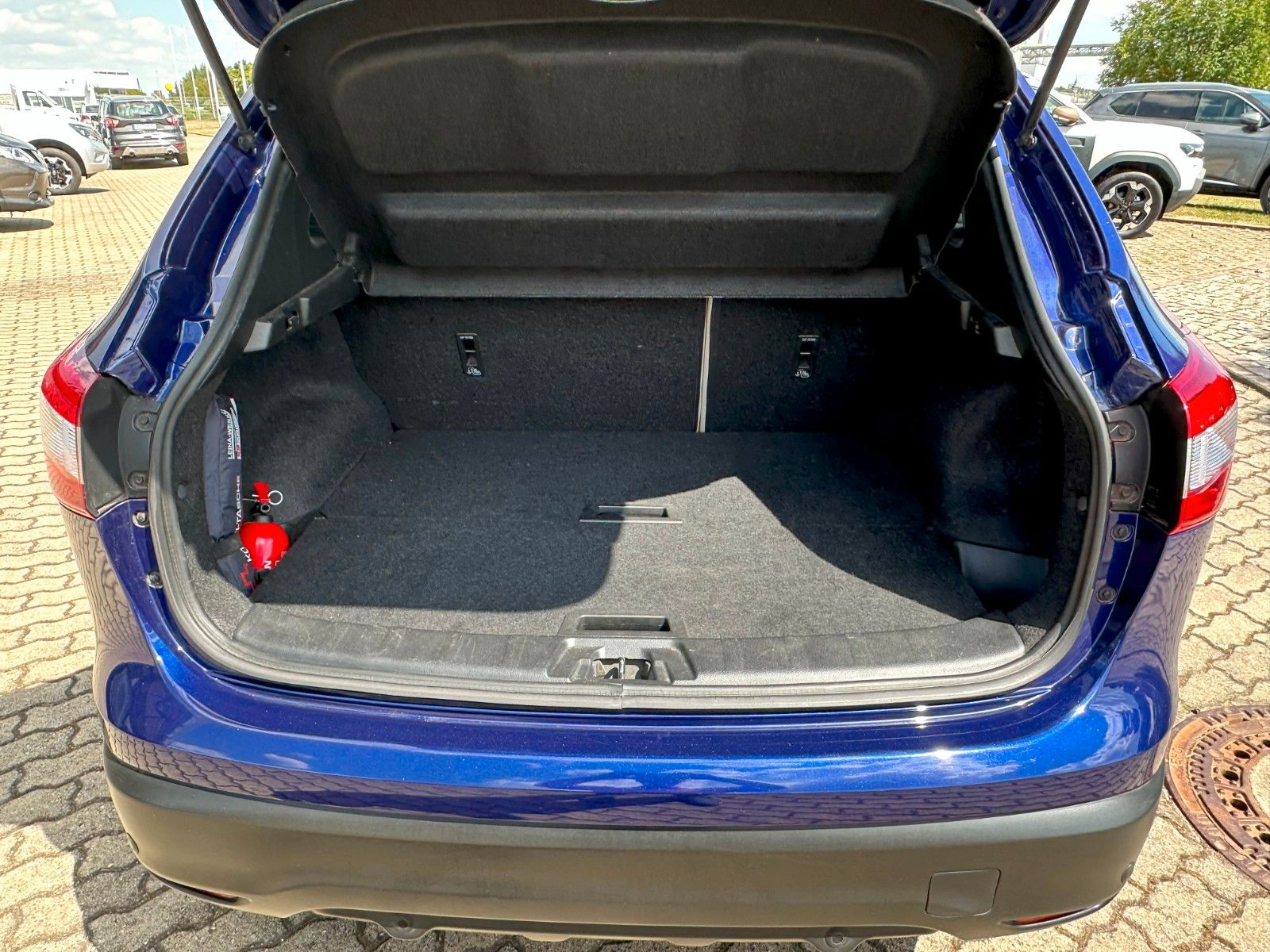 Fahrzeugabbildung Nissan Qashqai Tekna Panoramadach AHK