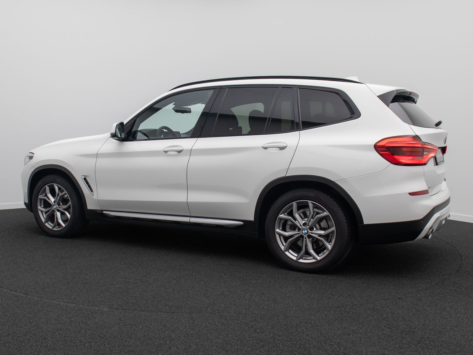 Fahrzeugabbildung BMW X3 xD20d xLine HUD DAB Panorama Alarm H/K 19Zoll