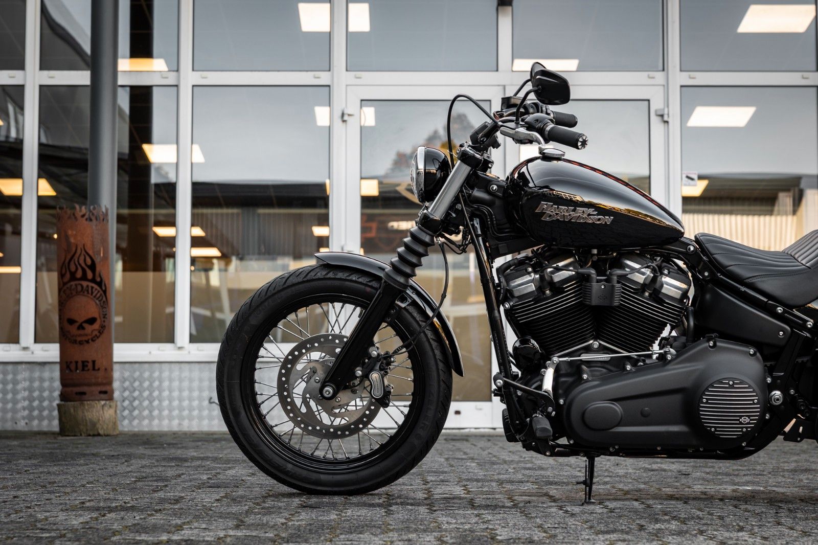 Fahrzeugabbildung Harley-Davidson FXBB STREET BOB Softail  - JEKILL&HYDE