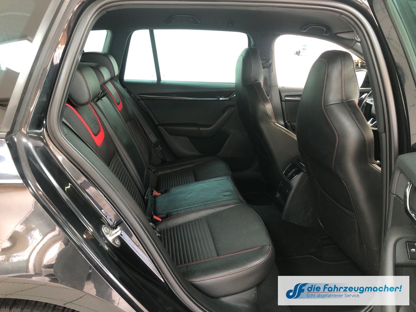 Fahrzeugabbildung SKODA Octavia Combi RS 2.0 TDI DPF Sportpaket Navi Bi-