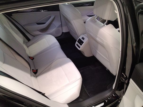 Volkswagen Passat Variant - Bild 7