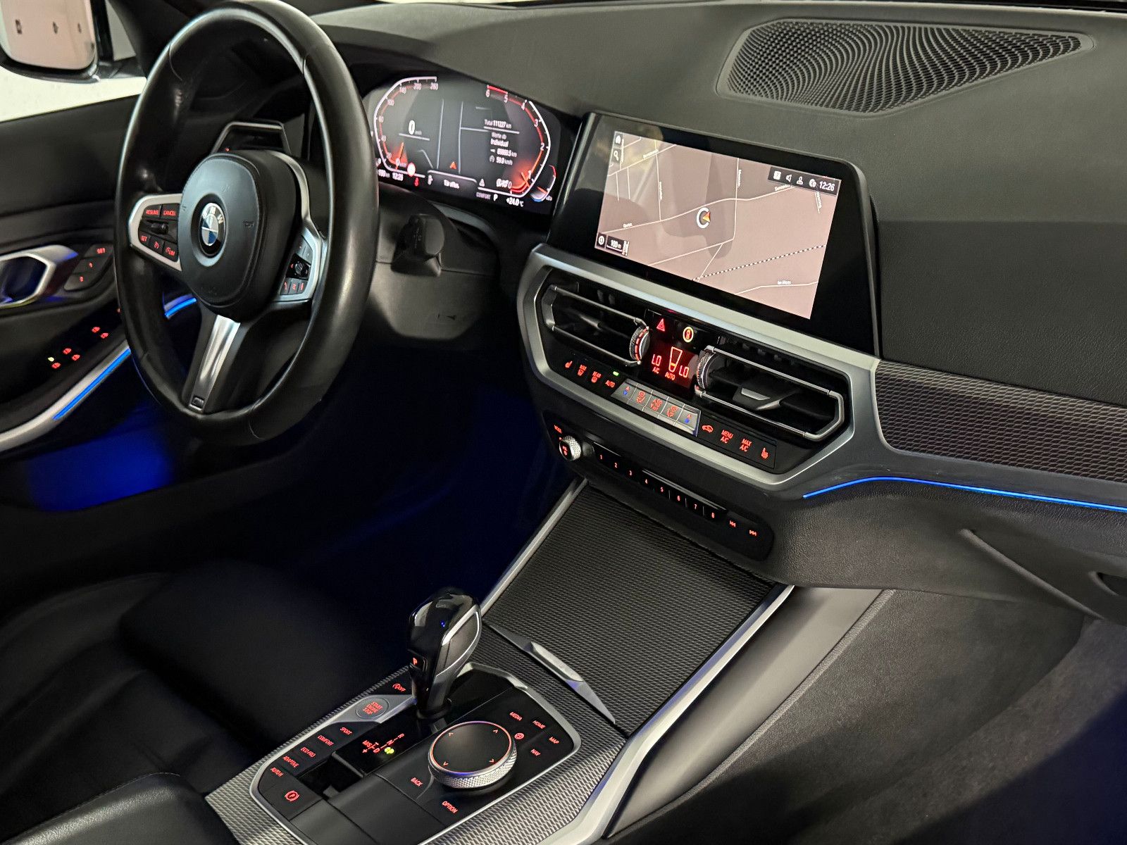 Fahrzeugabbildung BMW 320 d M SPORT/LIVE COCKPIT/MEMORY/HuD/AHK/LASER