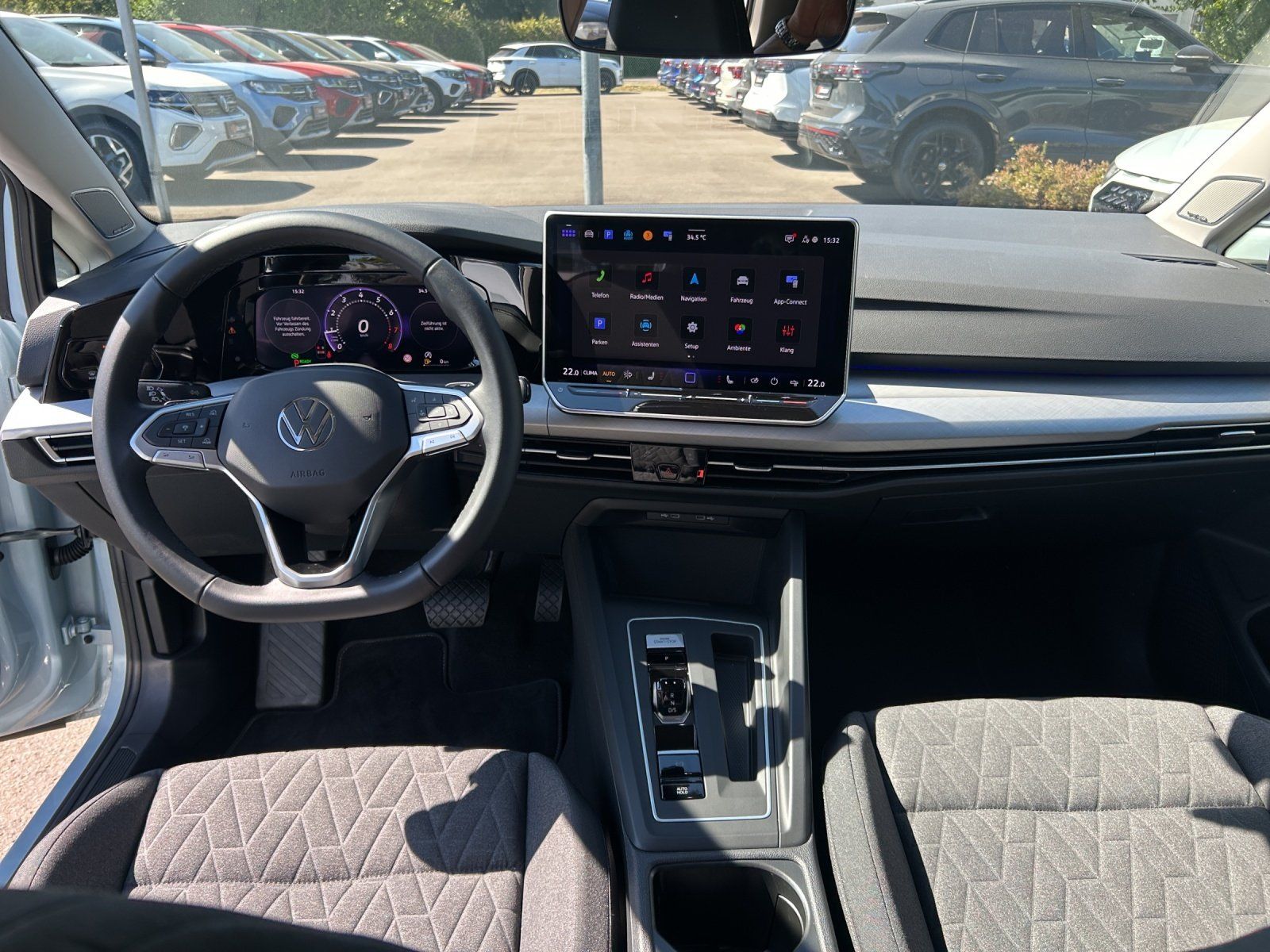 Fahrzeugabbildung Volkswagen Golf VIII 1.5 eTSI 85 kW Life Kamera,LED,Navi,LM