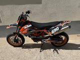 KTM 690 SMC R - KTM SM R
