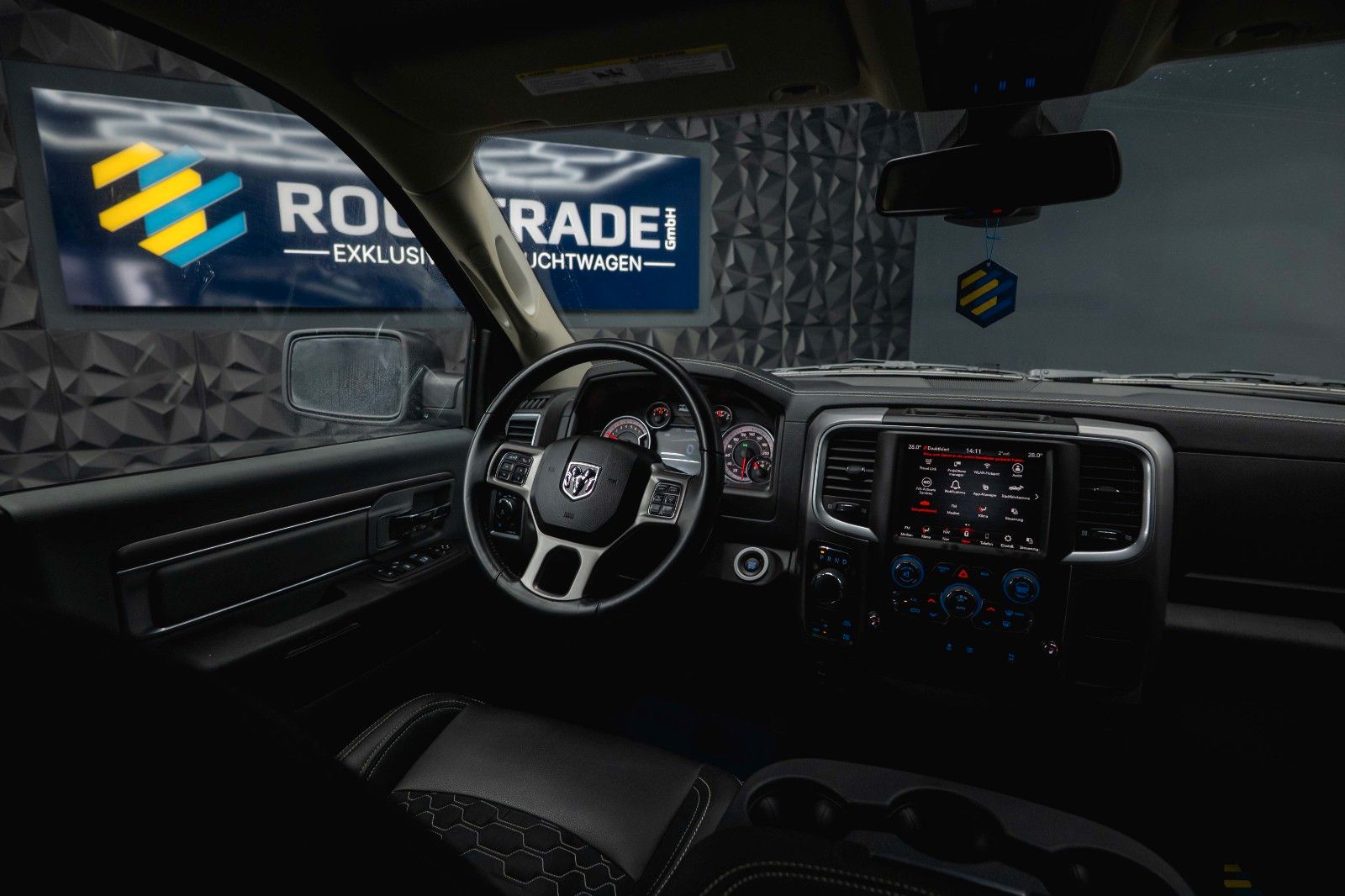 Fahrzeugabbildung Dodge RAM 3.6 V6 4x4 OFFROAD BLACK EDITION *LED*6Sitze