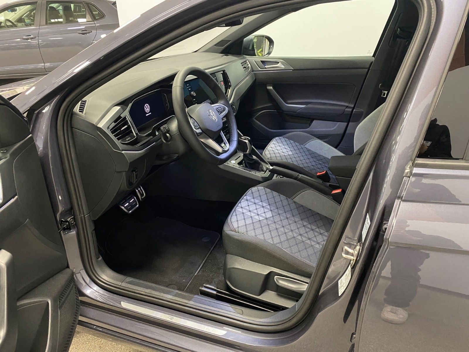 Fahrzeugabbildung Volkswagen Taigo 1.5 TSI OPF DSG R-Line+ MATRIX LED+ACC+18"