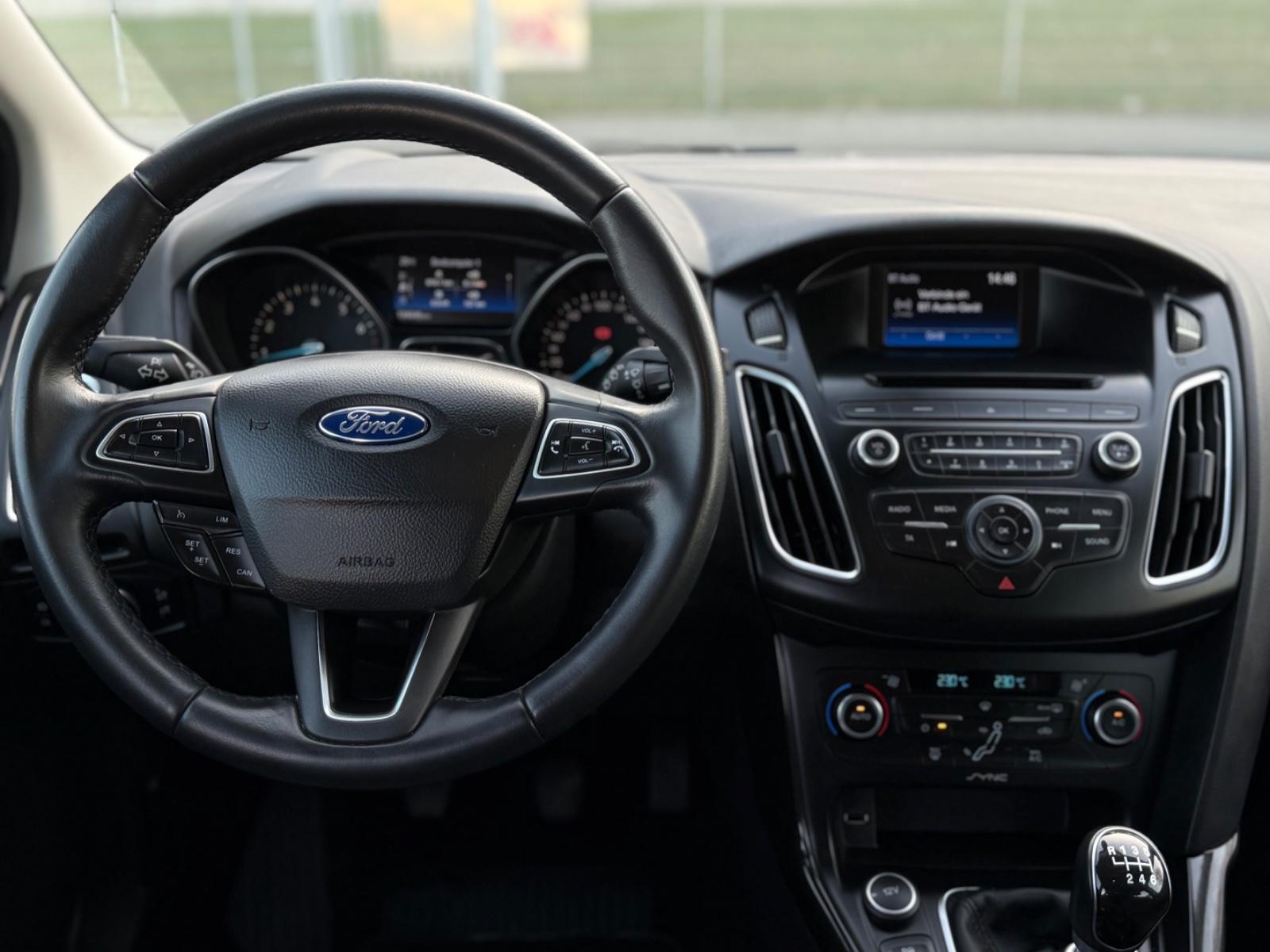 Ford Focus 2015 — photo 11