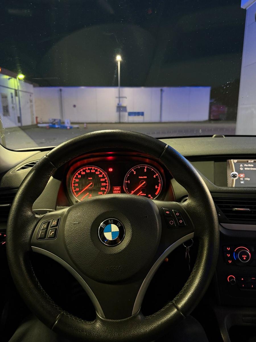 BMW X1 2011 — interior