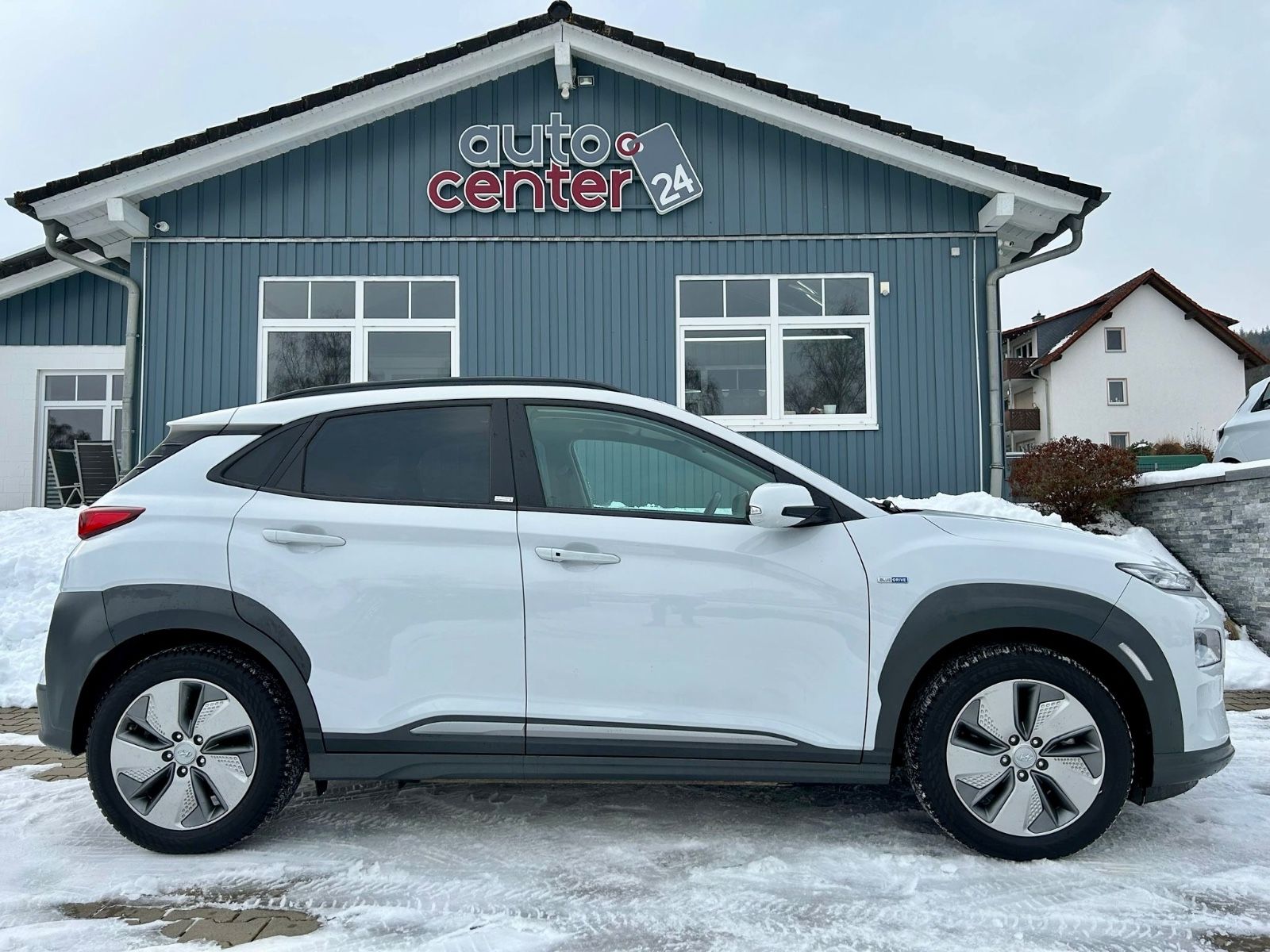 Fahrzeugabbildung Hyundai Kona Premium°64 kWh°Leder°CCS°HeadUp°1.Hand°