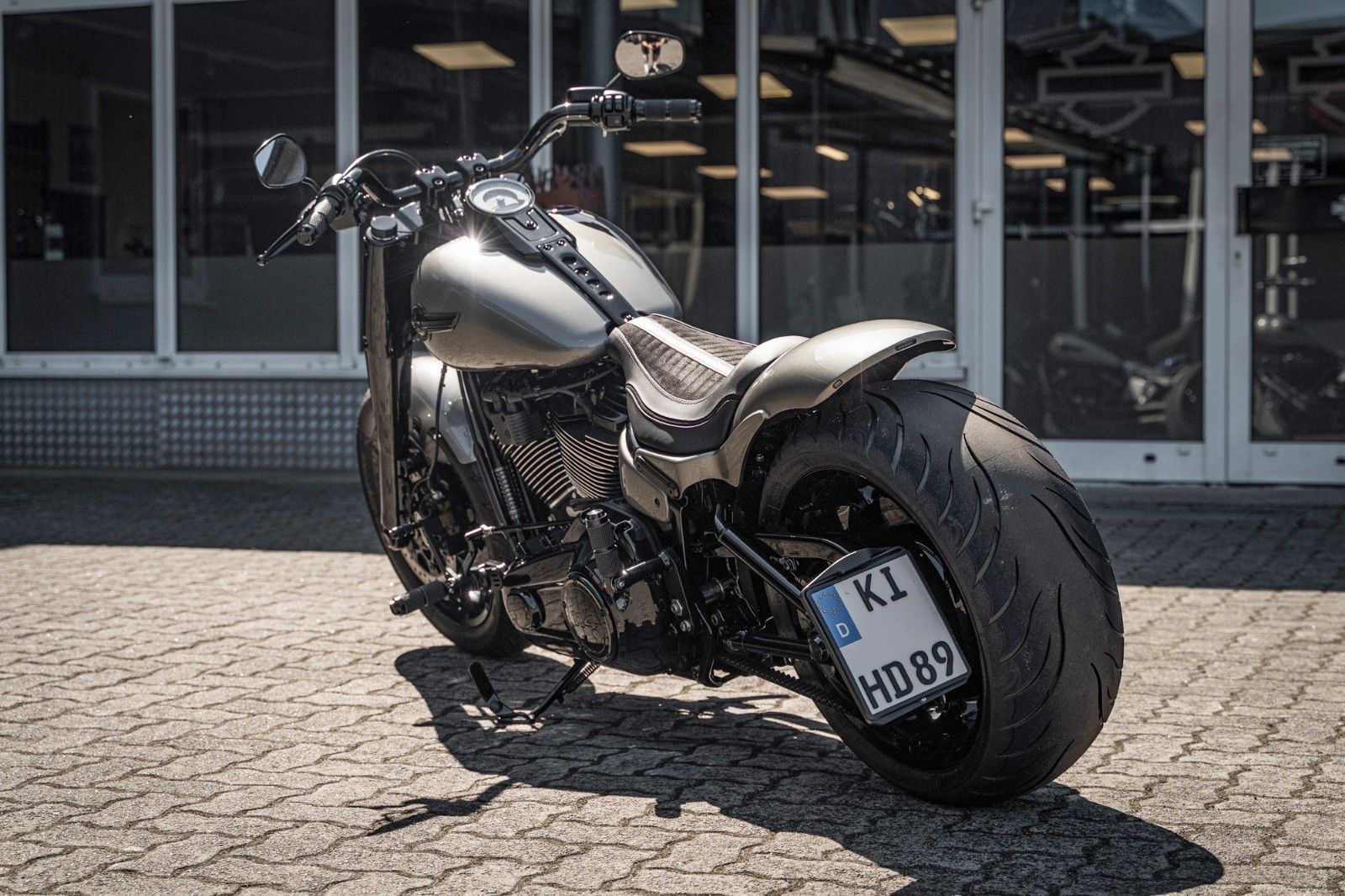 Fahrzeugabbildung Harley-Davidson DARK FAT BOY FLFBS 114 MY24 - ÖHLINS PORSCHE J&H