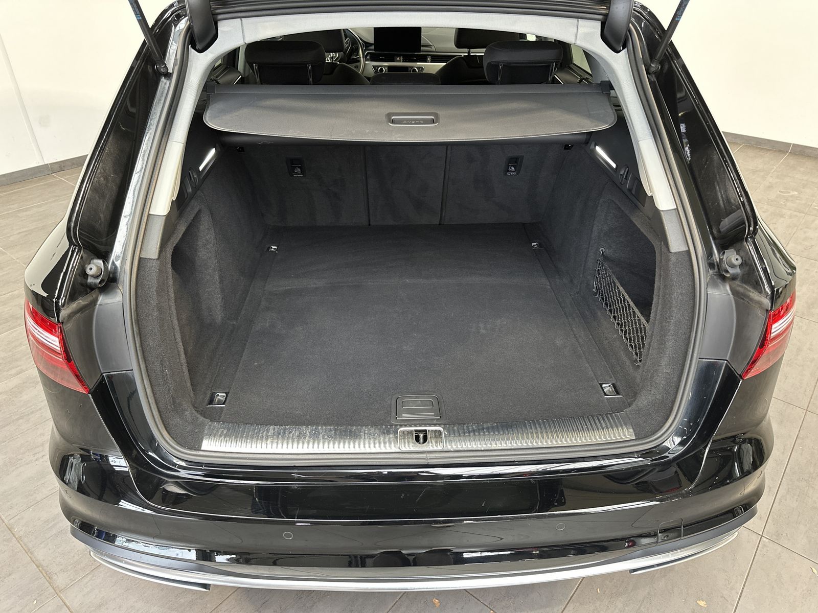 Fahrzeugabbildung Audi A4 Avant 40 TFSI Advanced NAV+LED+ACC+CARPLAY+PP