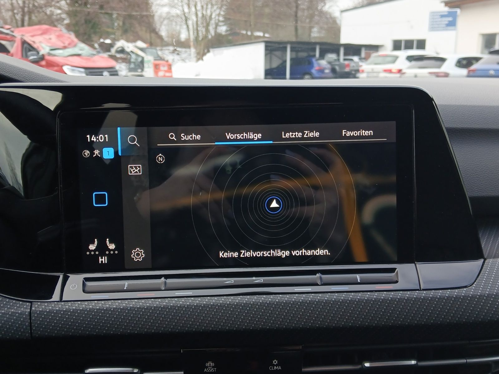 Fahrzeugabbildung Volkswagen Golf VIII Variant TSI R-Line LED AHK Navi AID AC