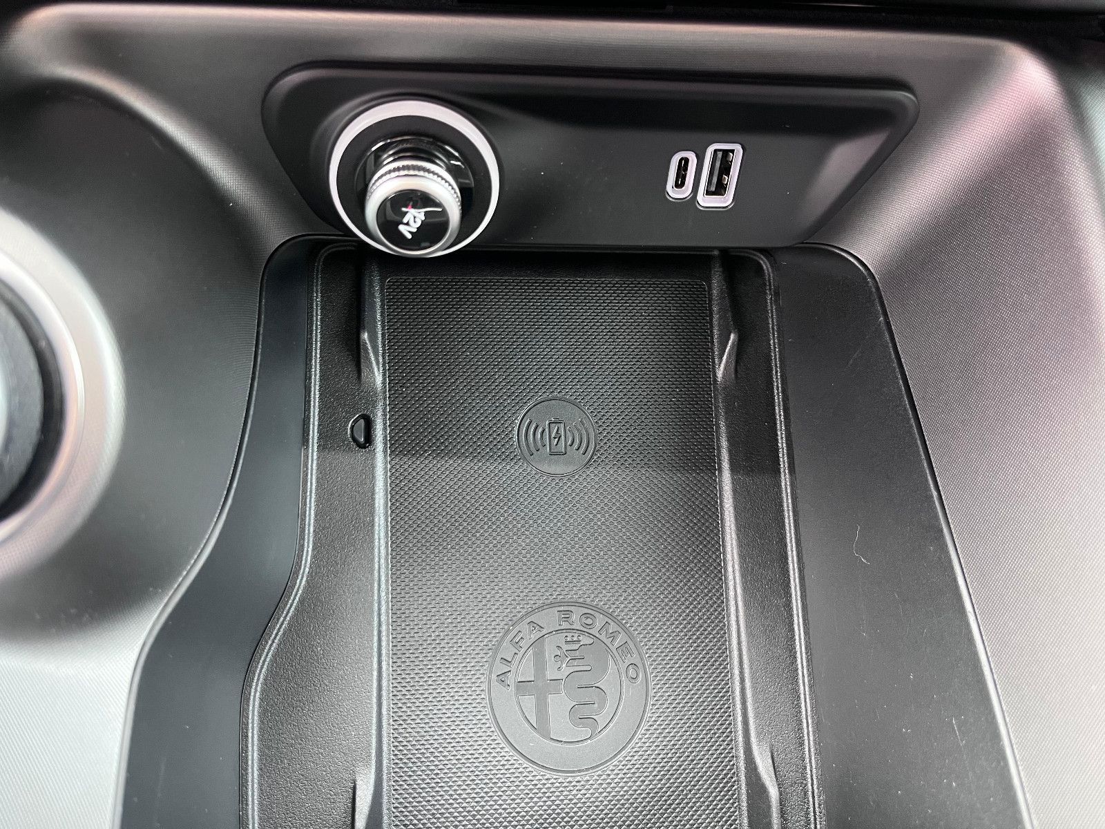 Fahrzeugabbildung Alfa Romeo Tonale Veloce Plug-In-Hybrid AWD