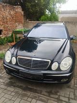 Mercedes-Benz E 240 T AVANTGARDE Avantgarde LPG - Mercedes-Benz E 240: Kombi