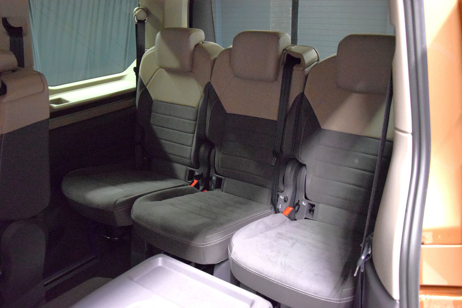 Fahrzeugabbildung Volkswagen T7 Multivan Style 7-Sitze HuD AHK Alcantara LED