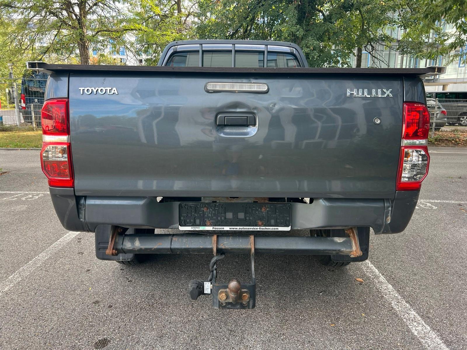 Toyota Hilux 2011 — photo 9