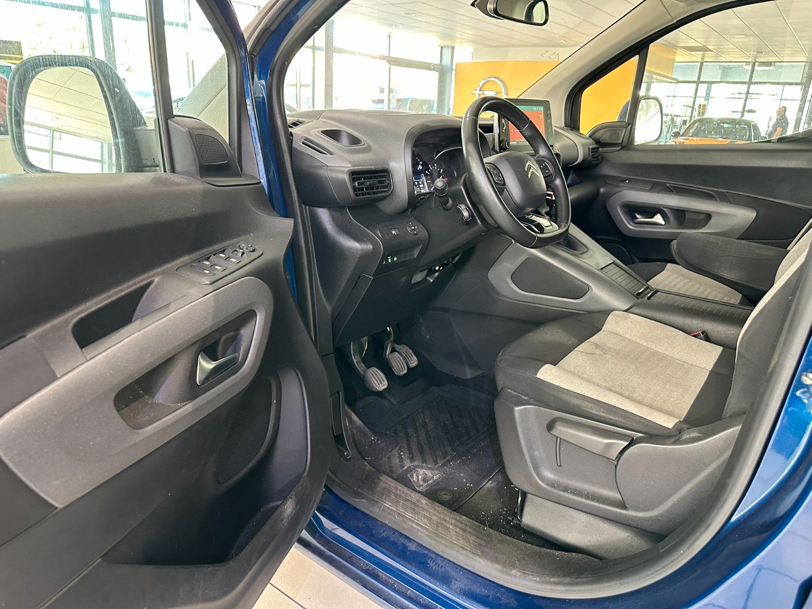 Fahrzeugabbildung Citroën Berlingo Shine M 1.2T NAVI/HEAD-UP/PDC+CAM/AHK