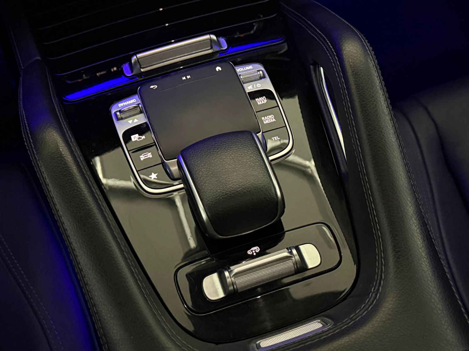Fahrzeugabbildung Mercedes-Benz GLE 300 d 4MATIC AMG-LINE/PANO/BURMESTER/7-SITZ