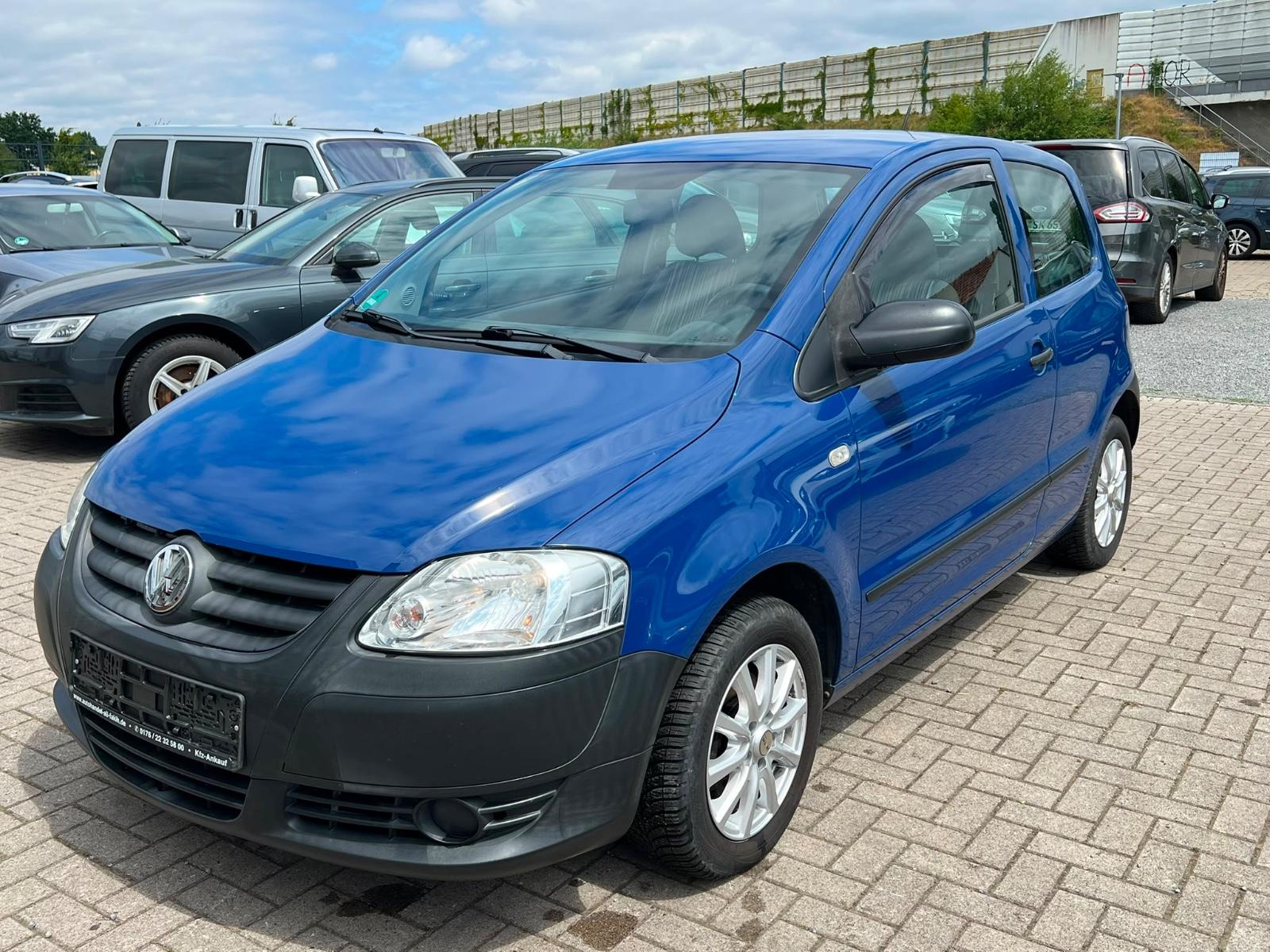 Volkswagen Fox Basis Servo TüV neu Allwetterreifen