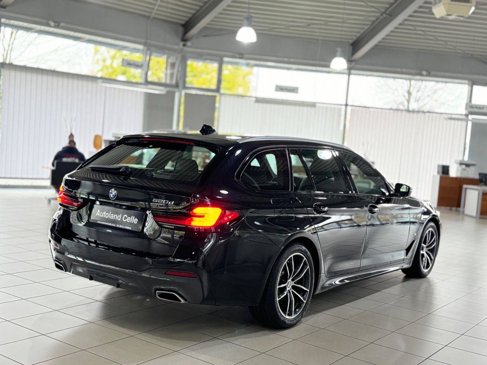 Fahrzeugabbildung BMW 520d M Sport Kamera HiFi DAB DisplayKey Komfort