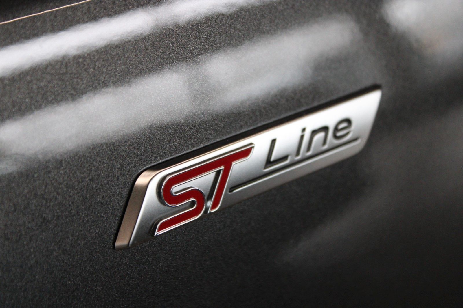 Fahrzeugabbildung Ford Focus ST-Line AHK GJR LED B&O ACC CAM SOFORT