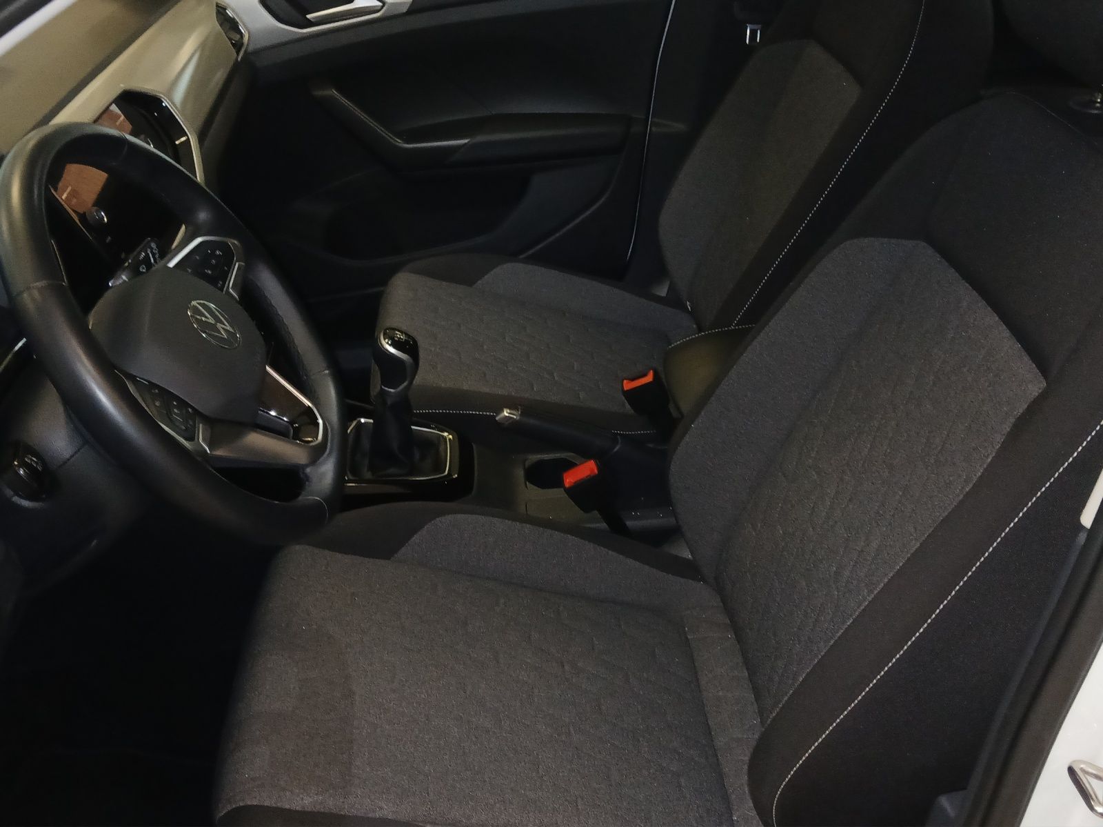 Fahrzeugabbildung Volkswagen T-Cross TSI Move RFK AHK App-Co. SHZ ACC Climatr