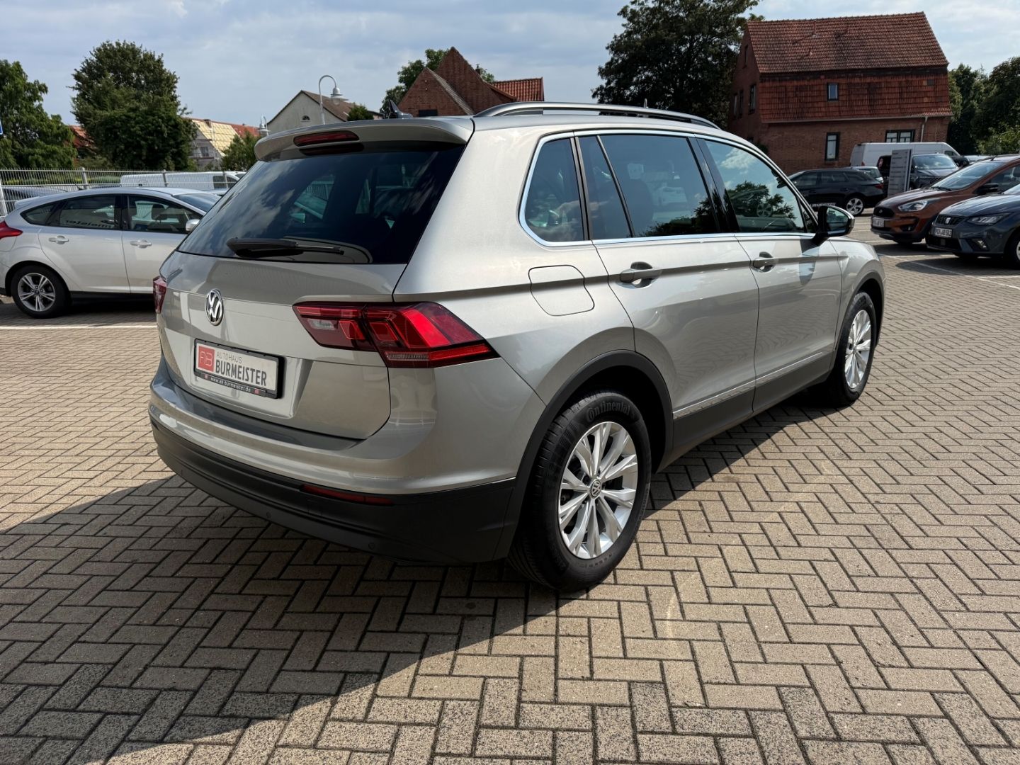 Fahrzeugabbildung Volkswagen Tiguan Comfortline ACC Navi LED PDC RFK WiPa Sic