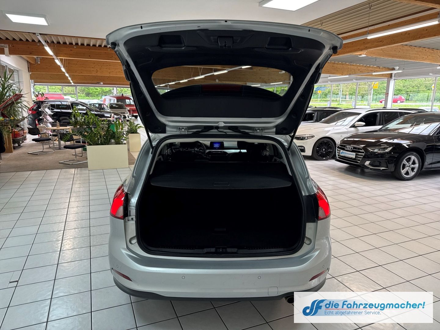 Fahrzeugabbildung Ford Focus Turnier Cool & Connect 1.0 EcoBoost EU6d-T