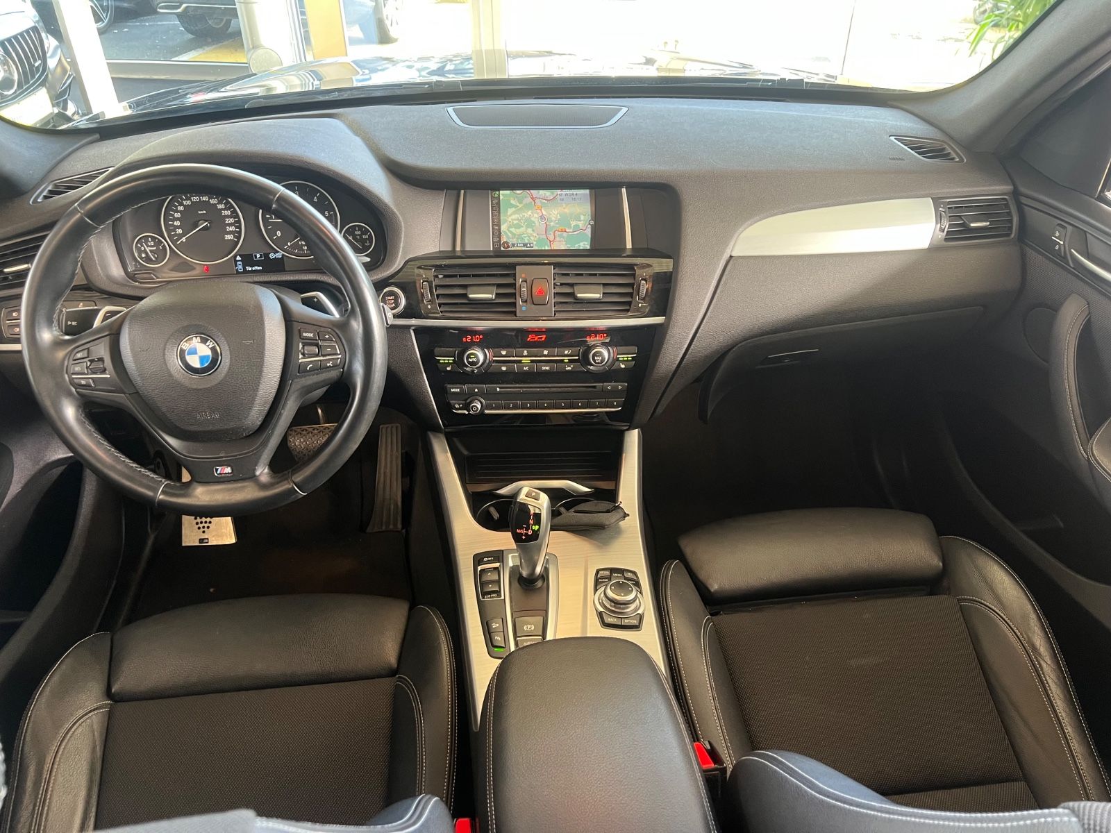 Fahrzeugabbildung BMW X3 xDrive 20 d M Sport Paket *PANO*XENON*NAVI*
