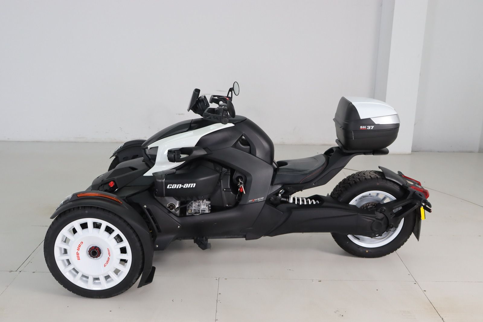 Fahrzeugabbildung Can-Am Ryker 900 Rallye * Top-Case * 1. Hand