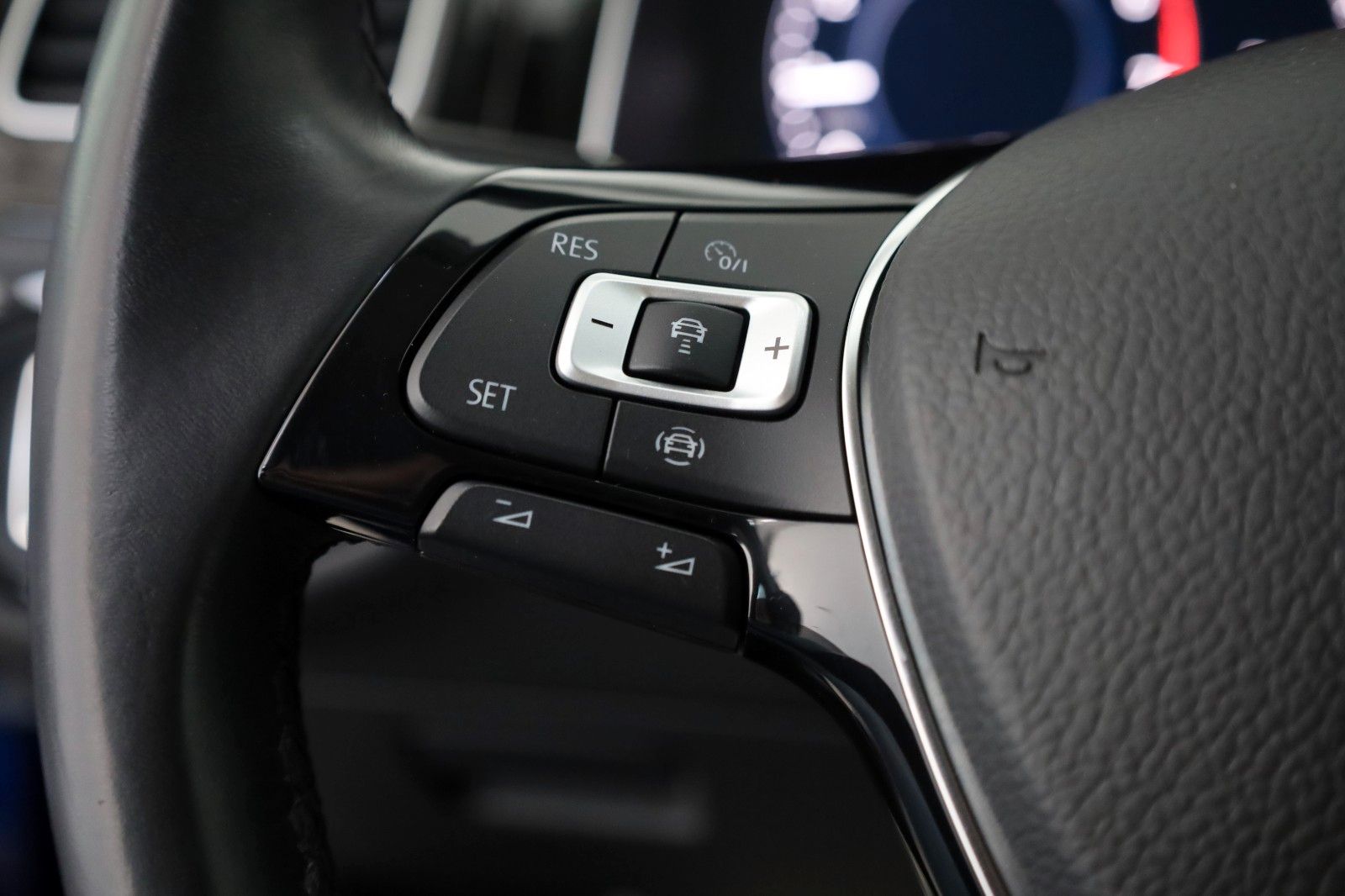 Fahrzeugabbildung Volkswagen Golf VII Lim. Join R-line, Navi,SH,ACC, SR+WR