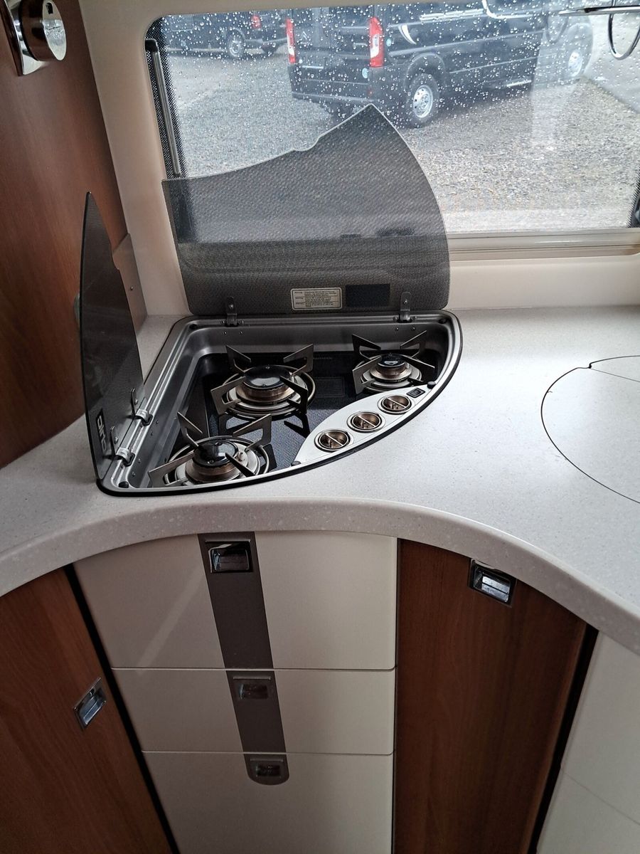 Fahrzeugabbildung Carthago chic e-line I 50 Yachting Solar, TV, Luftfederun