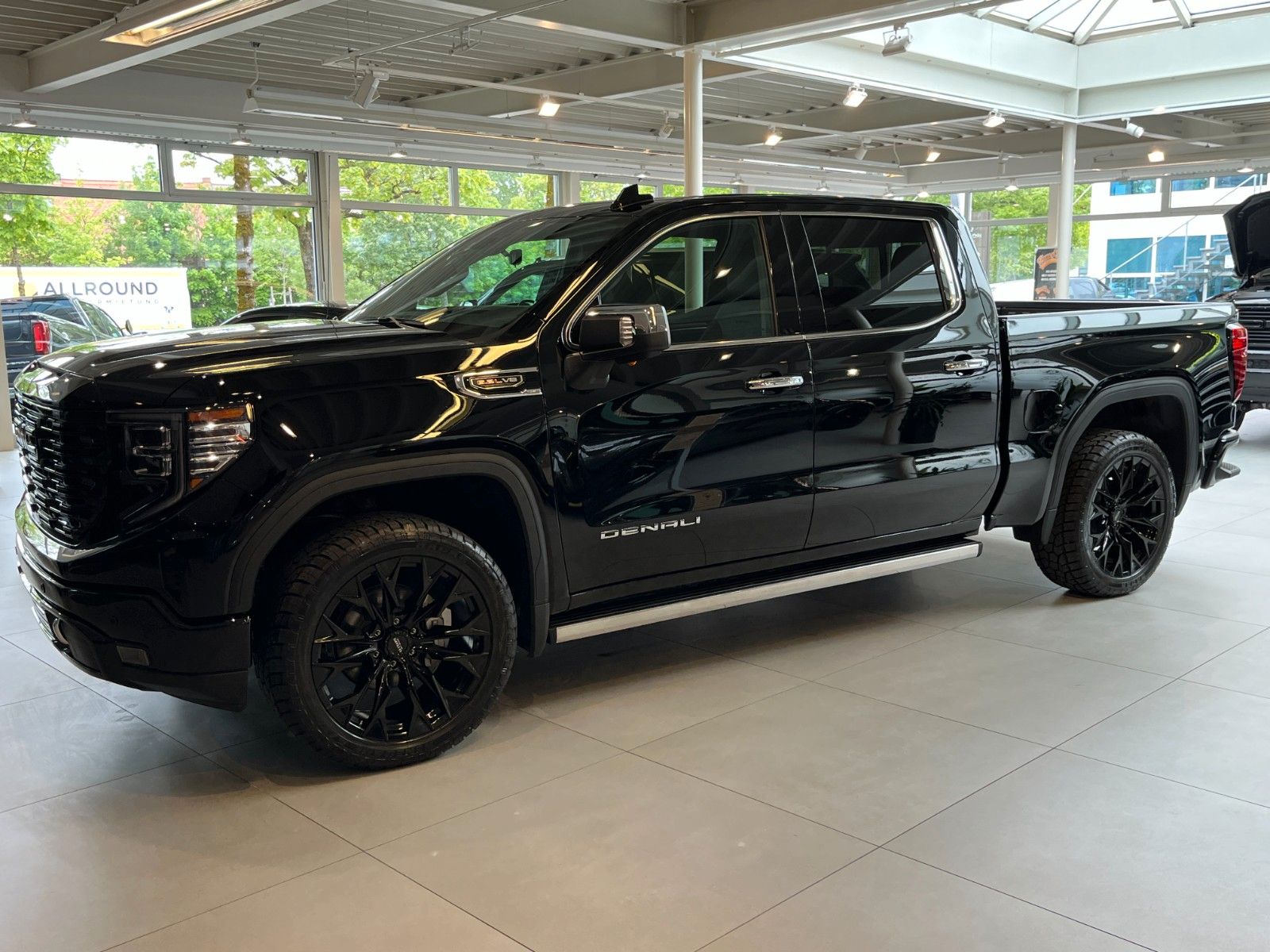 Fahrzeugabbildung GMC Sierra 1500 Denali Black 6.2 LPG*HeadUp*360°