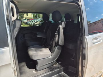 Mercedes V 220 - 9